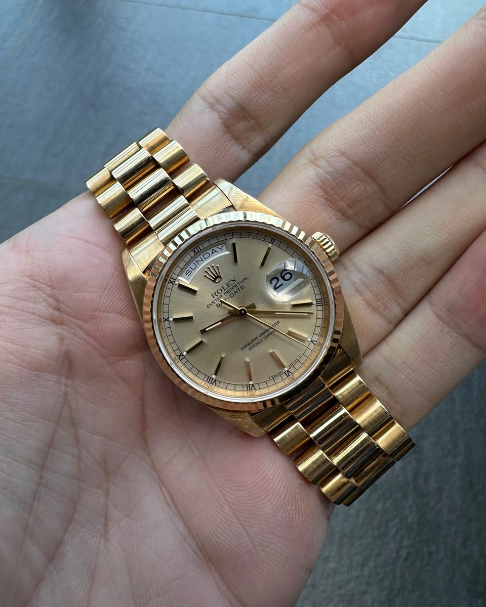 Rolex Day-Date in Gelbgold in der offenen Hand