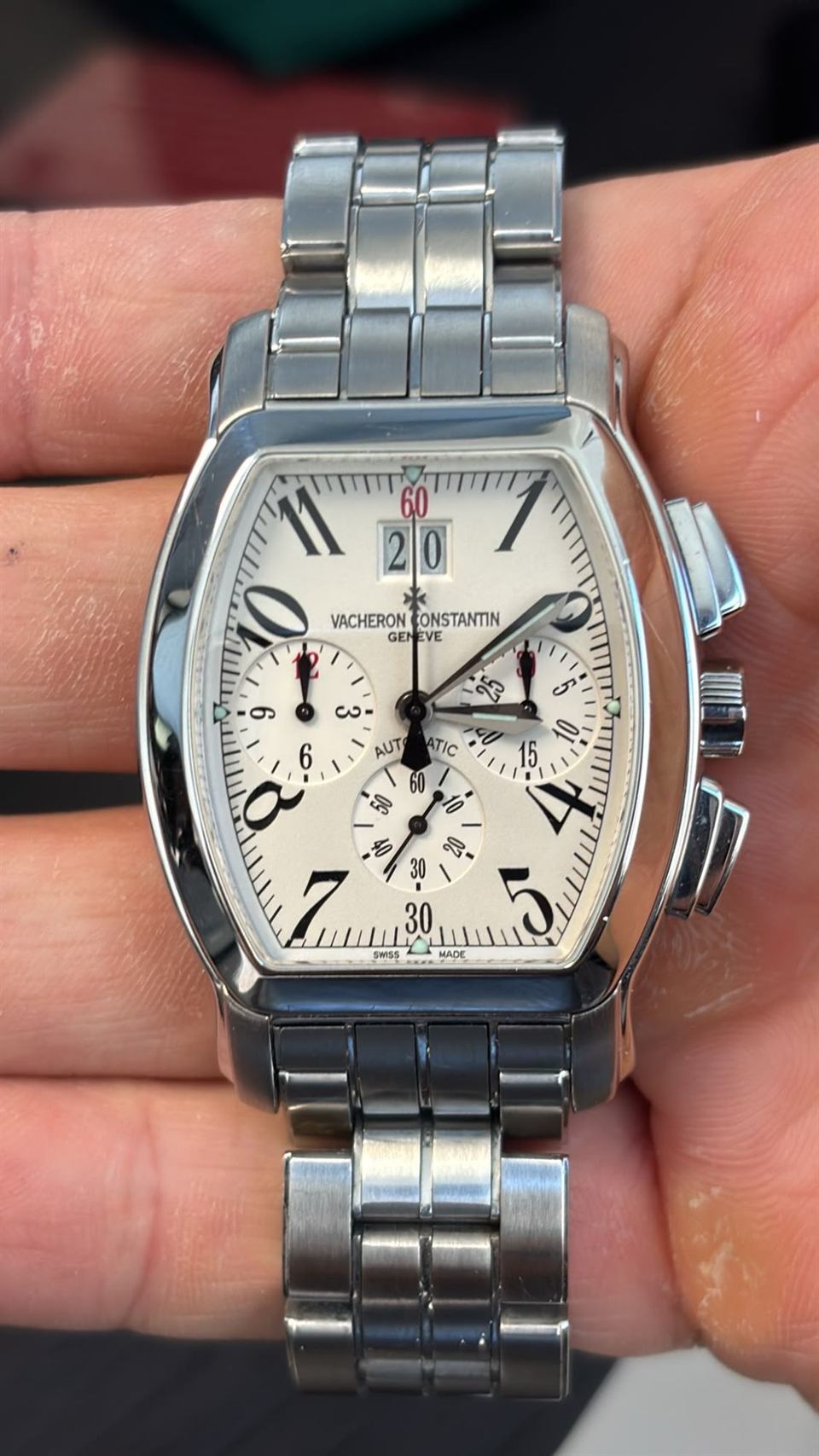Vacheron Constantin Royal Eagle Chronograph in Stahl mit Stahlband, in der Hand gehalten.